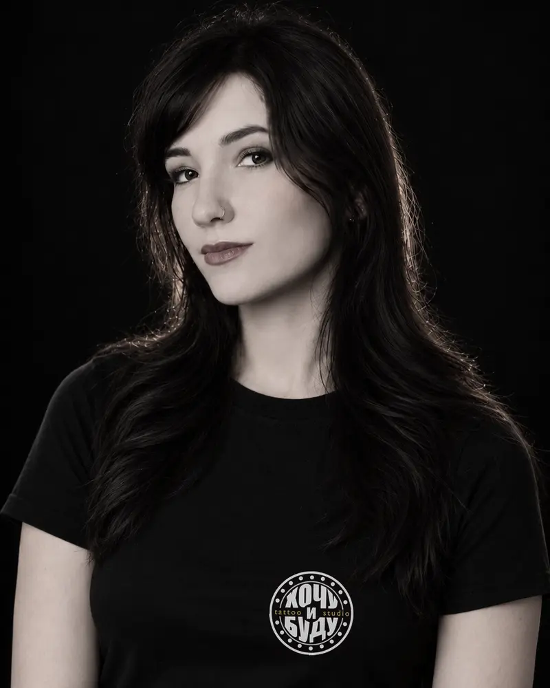 Alexandra, tattoo artist